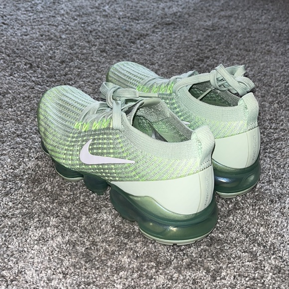 Nike Air Vapormax Flyknit 3 ‘Jade Aura’ - Picture 2 of 7